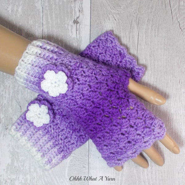 Crochet gloves. Purple, lilac and white ombre fingerless gloves. Purple gloves.