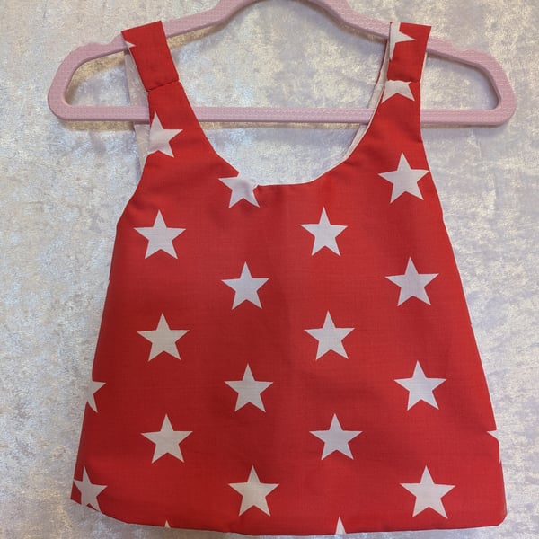 Reversible baby top. Red and white stars. 6 to 9 months old.