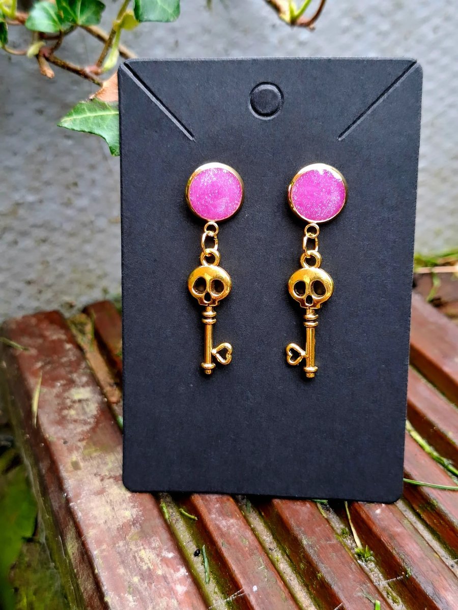 Gothic spooky cute whimsical earrings dangly pink skulls emo punk 