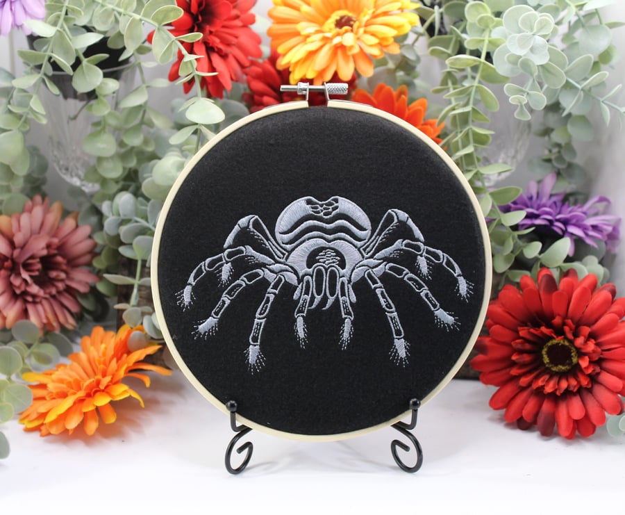 Giant spider Hoop Art, Arachnid Gift, Spider Lovers Gift , Entomologist Gift