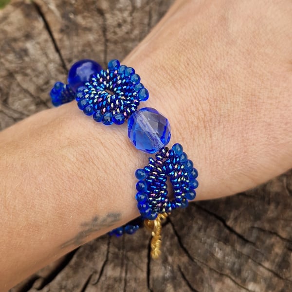 Royal blue chunky beaded oval beaded and adjustable bracelet