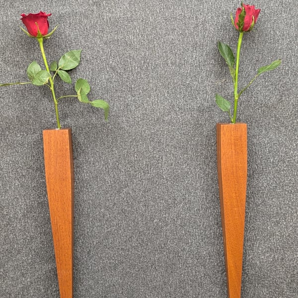 One pair of wall hanging single flower pot 