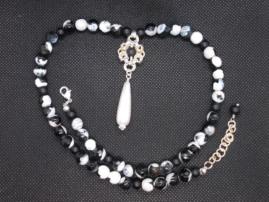 SALE - Black and white agate necklace with chainmaille and shell pearl pendant