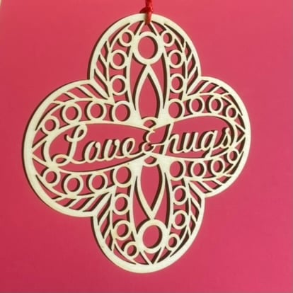 'Love & Hugs' decoration (medium)