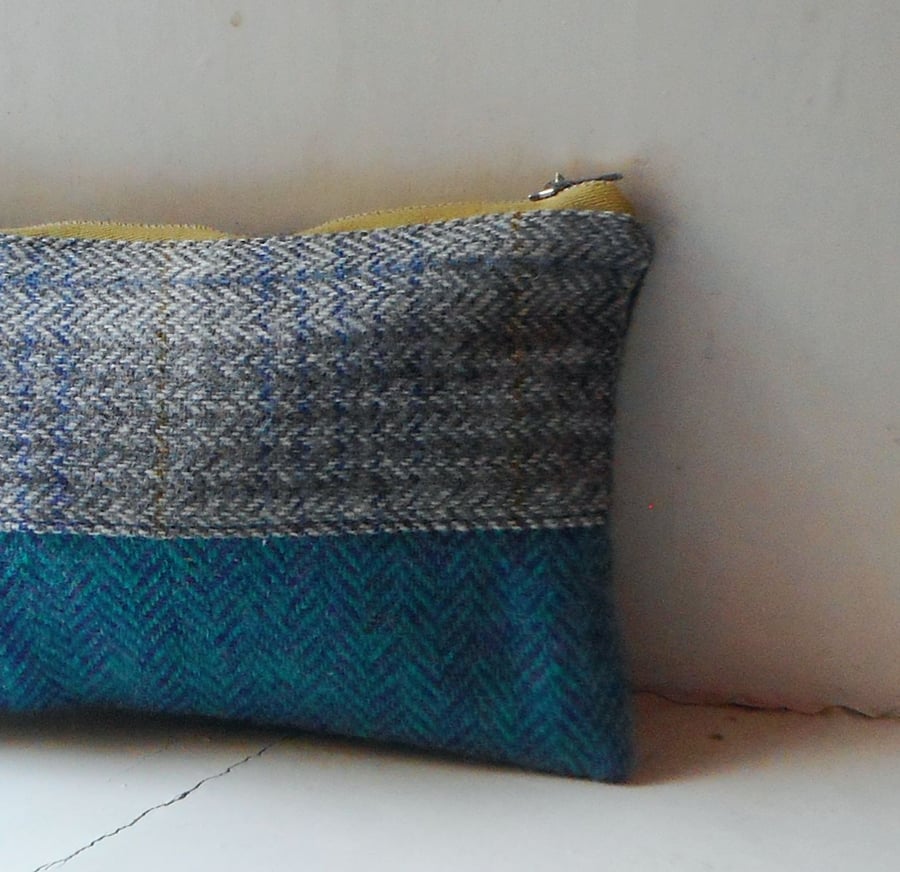 SOLD make up or pencil case in various wool fabrics - Fitty