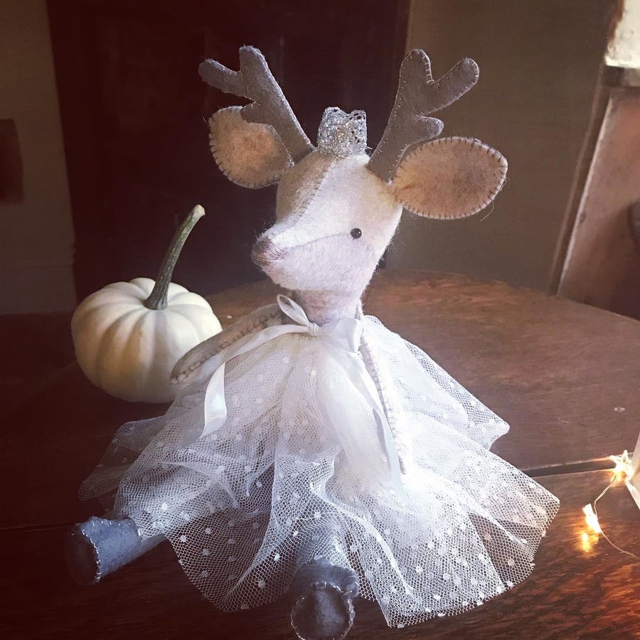 Snow Rose Deer Queen - KIT