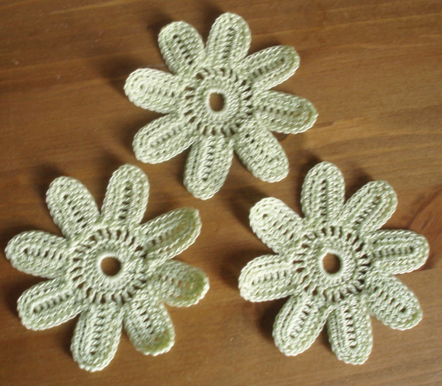 3 APPLE GREEN EIGHT PETAL CROCHET COTTON FLOWERS - 7cm - SCRAPBOOKING & CRAFT