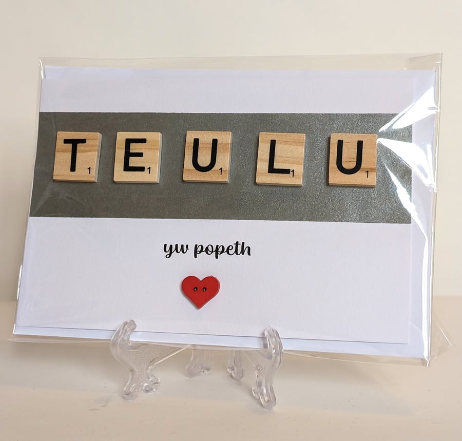 Teulu yw popeth (Family is everything) scrabble greetings card Welsh 