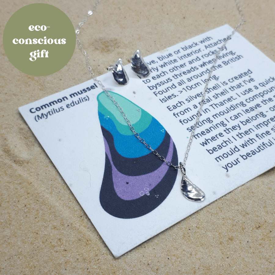 Mussel shell set pendant and studs