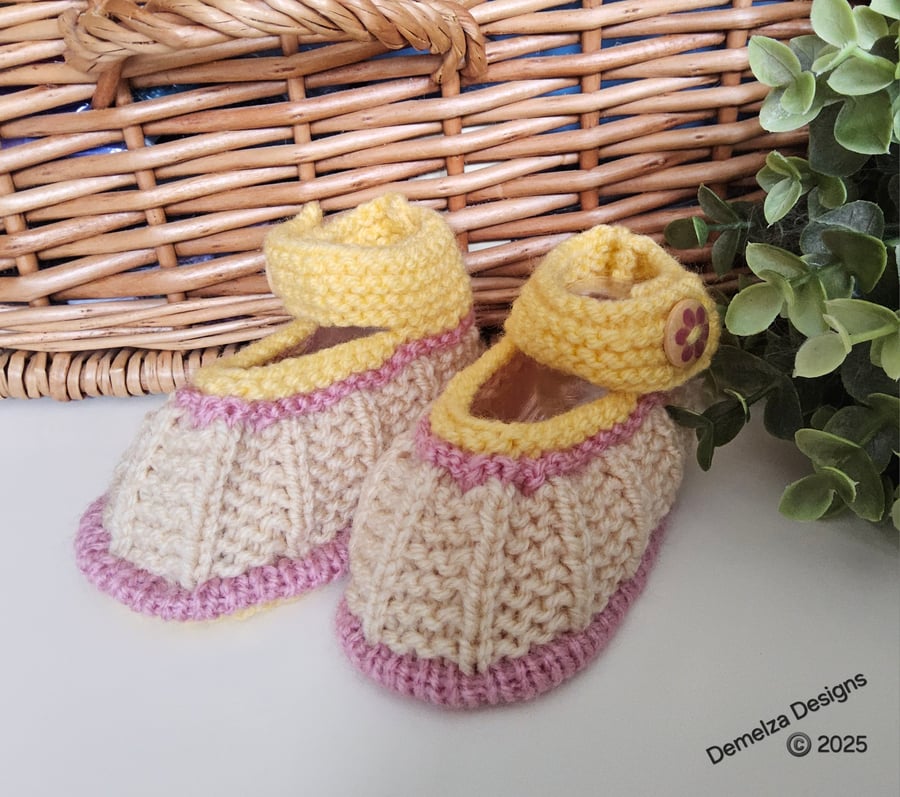 Designer Baby Girls Hand Knitted shoes 3-6 months 