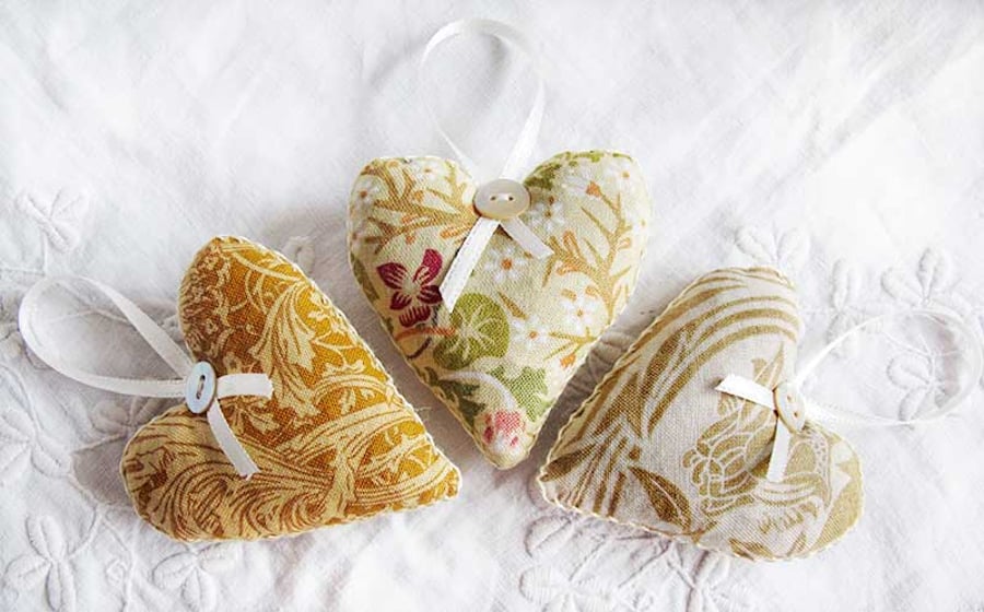 SET OF 3 WILLIAM MORRIS LAVENDER BAGS - HEART SHAPED