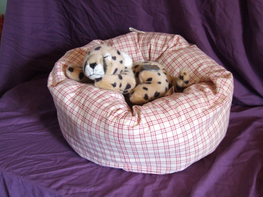 Lovely soft  bed for your cat or small dog.