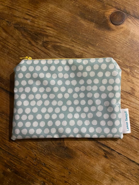 Oil Cloth Make Up Bag (756)