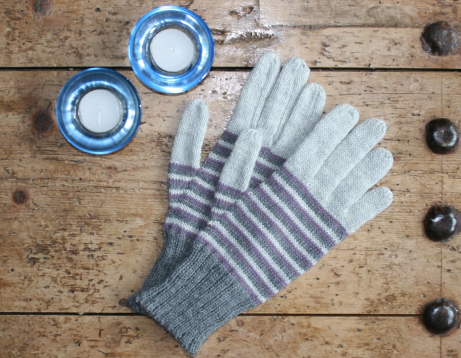Men's and women's woolly gloves, grey and purple