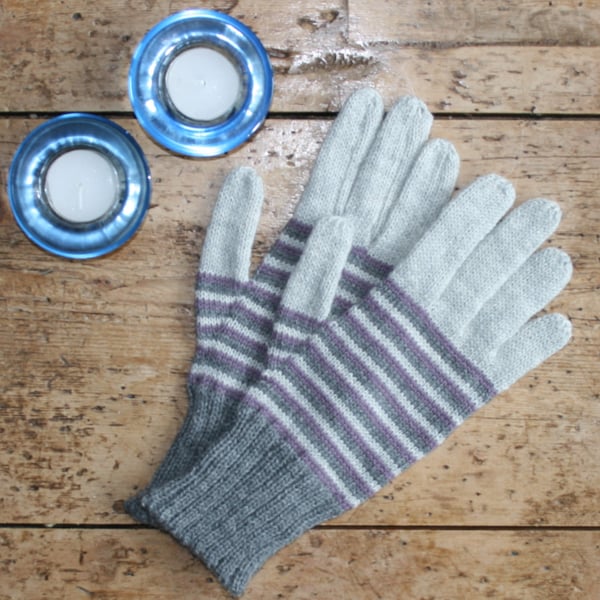 Men's and women's woolly gloves, grey and purple