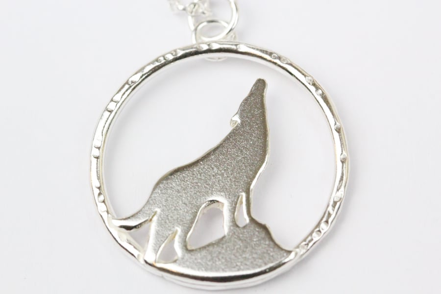 Howling wolf sterling silver pendant