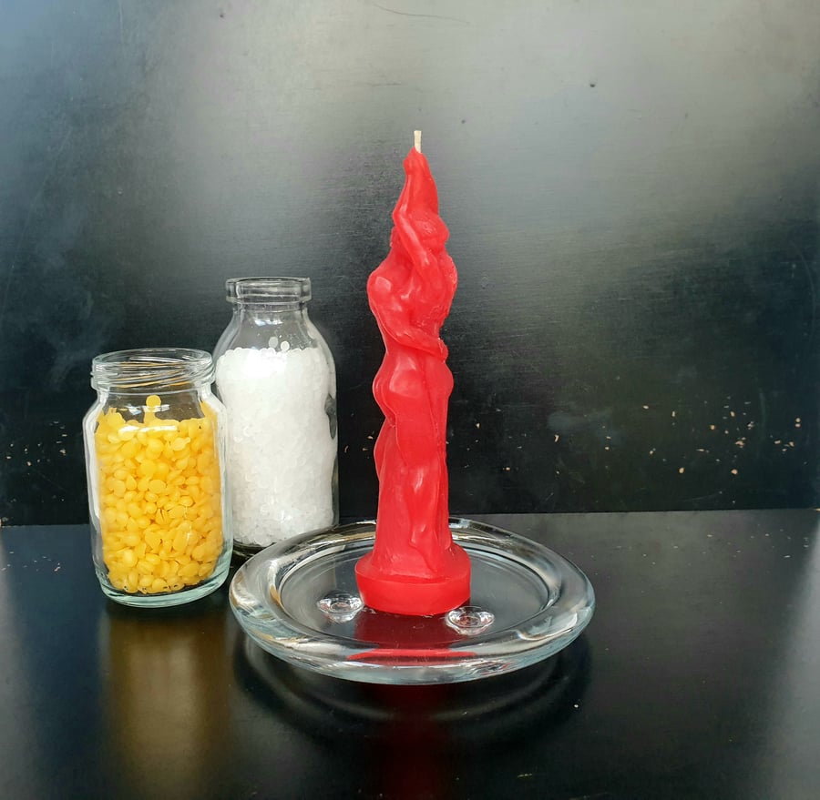 Lovers candle cast in red wax. 14 cm tall.