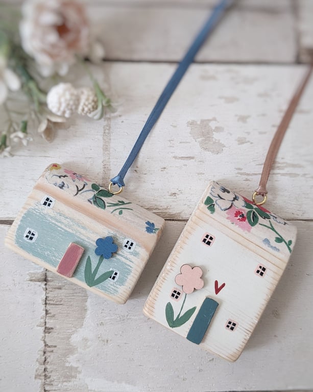 Set of 2 Wooden Floral House Hanging Decorations