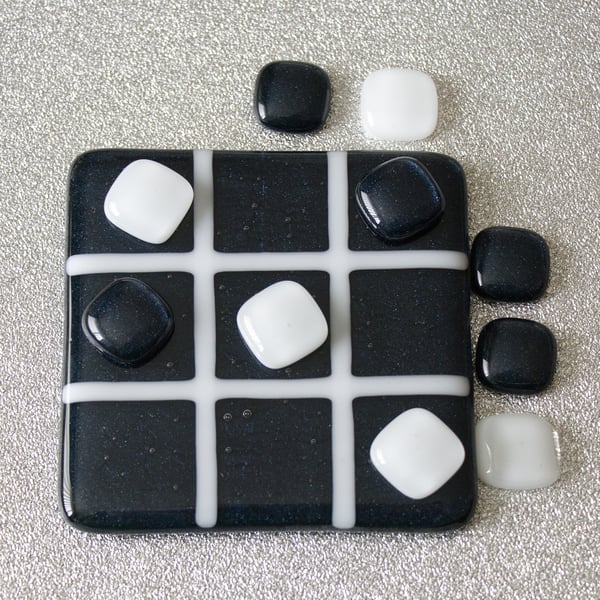 Dark Blue & White Tic Tac Toe - OXO Game in Fused Glass -8046