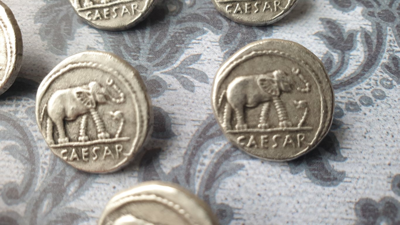 18mm 28L LUCKY Elephant and Snake Buttons 1980s Vintage Antique Silver