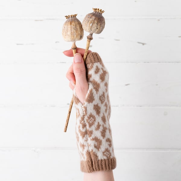 Leopard knitted wrist warmers - cream