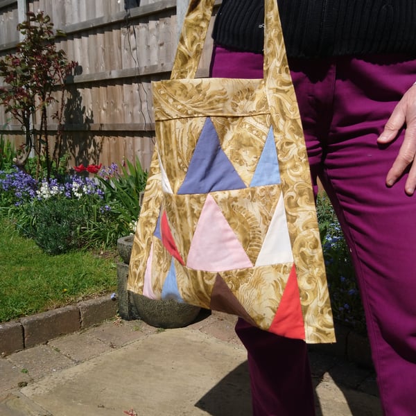 Patchwork shoulder bag. Multicoloured. Lined. Useful internal pockets