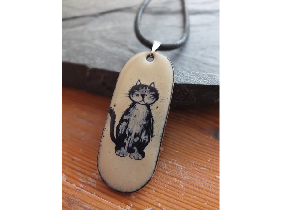 Cartoon cat enamelled pendant
