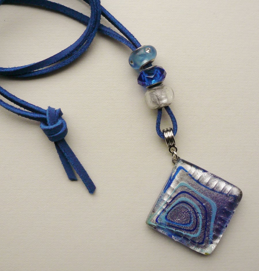  Blue Foil Lined Glass Pendant Necklace   KCJ419