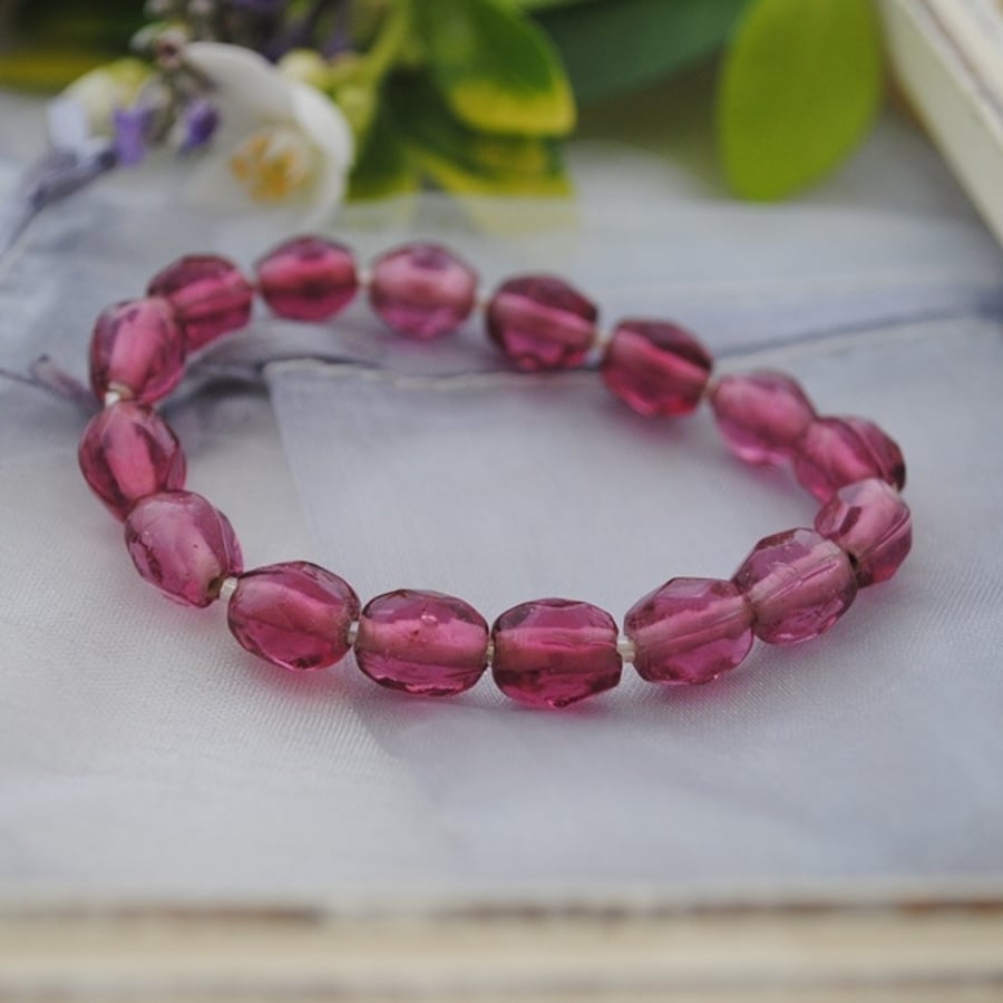 Fuchsia pink stretch bracelet