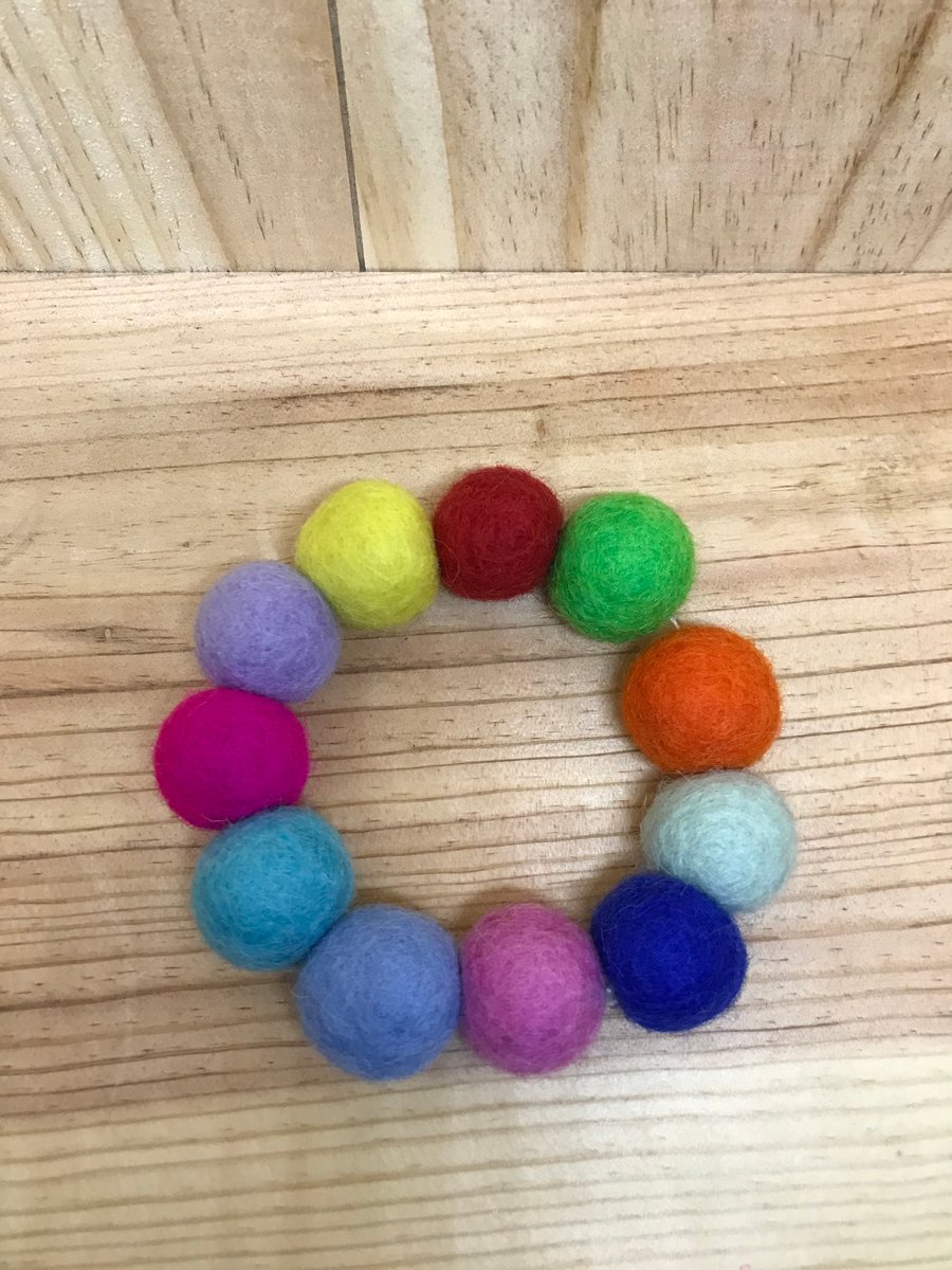 Felt Ball Bracelet. (425)