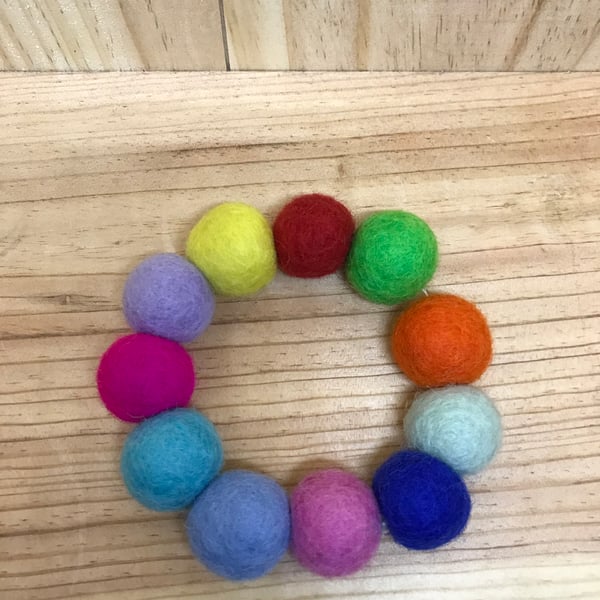 Felt Ball Bracelet. (425)