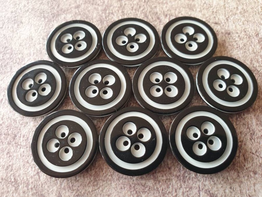 7 8" 23mm 36L Italian Designer Monochrome Polyester Buttons x 4