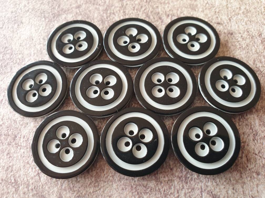 7 8" 23mm 36L Italian Designer Monochrome Polyester Buttons x 4