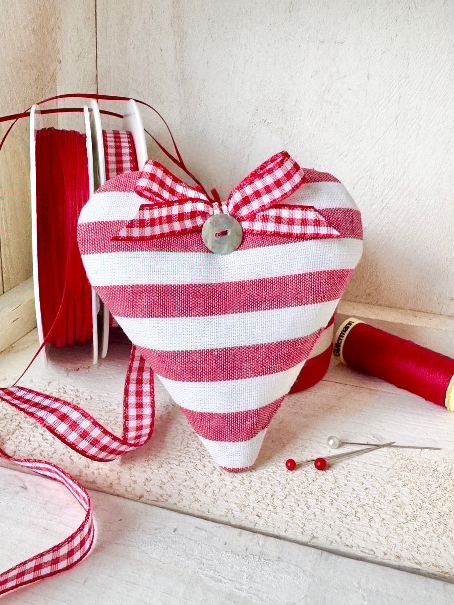 RED AND WHITE STRIPED HEART DECORATION - maxi size