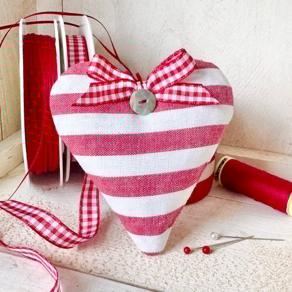 RED AND WHITE STRIPED HEART DECORATION - maxi size
