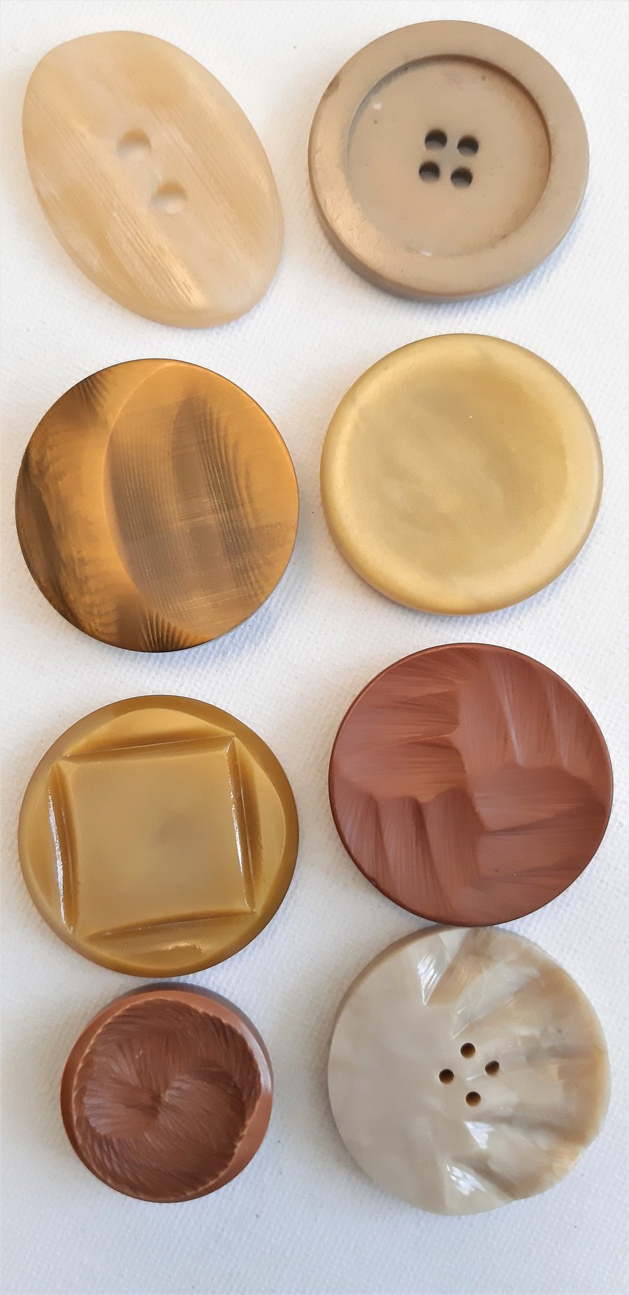 8 x Vintage chunky buttons