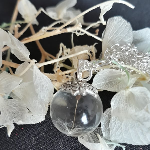 R19 Resin globe necklace with dandelion seed