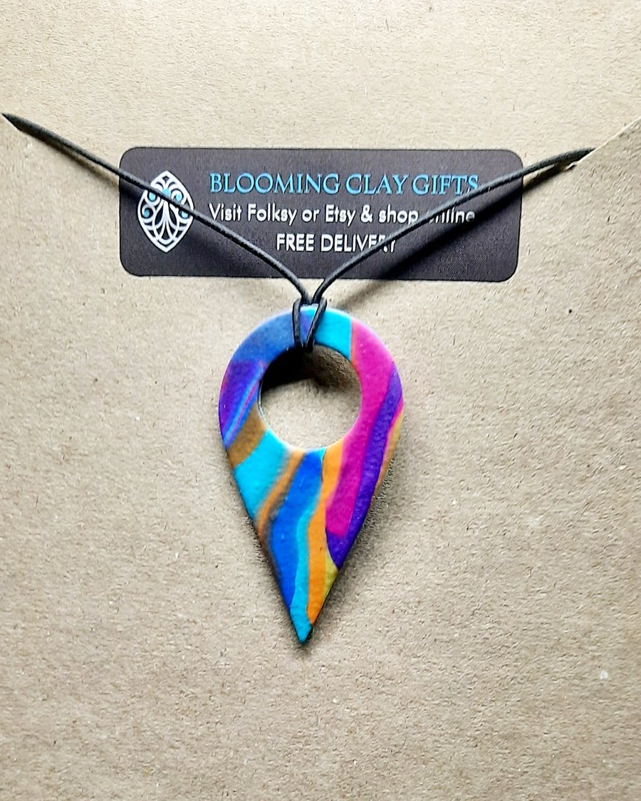 Cutout pendant necklace 