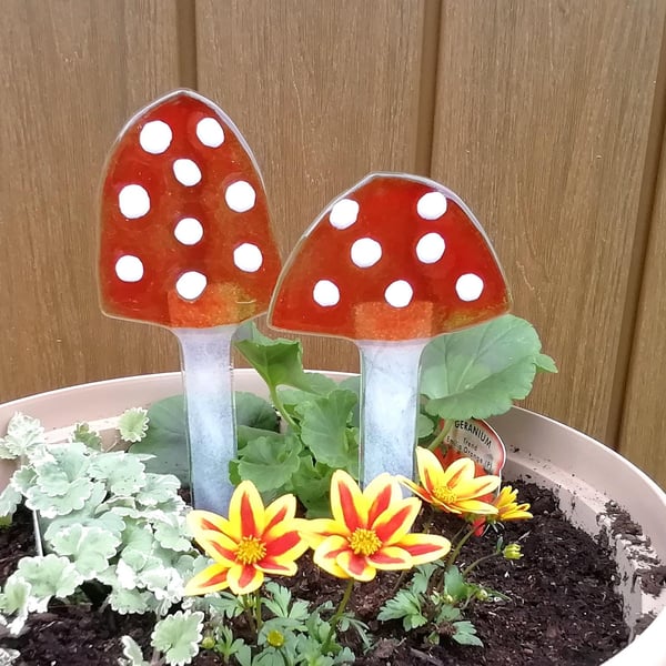 Fused Glass Toadstool Garden Stakes: Colorful Plant Pot Decoration, Set of Two