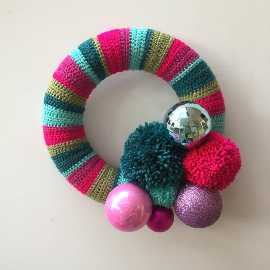 Crochet Christmas wreath, pompom wreath, bauble wreath, free UK shipping