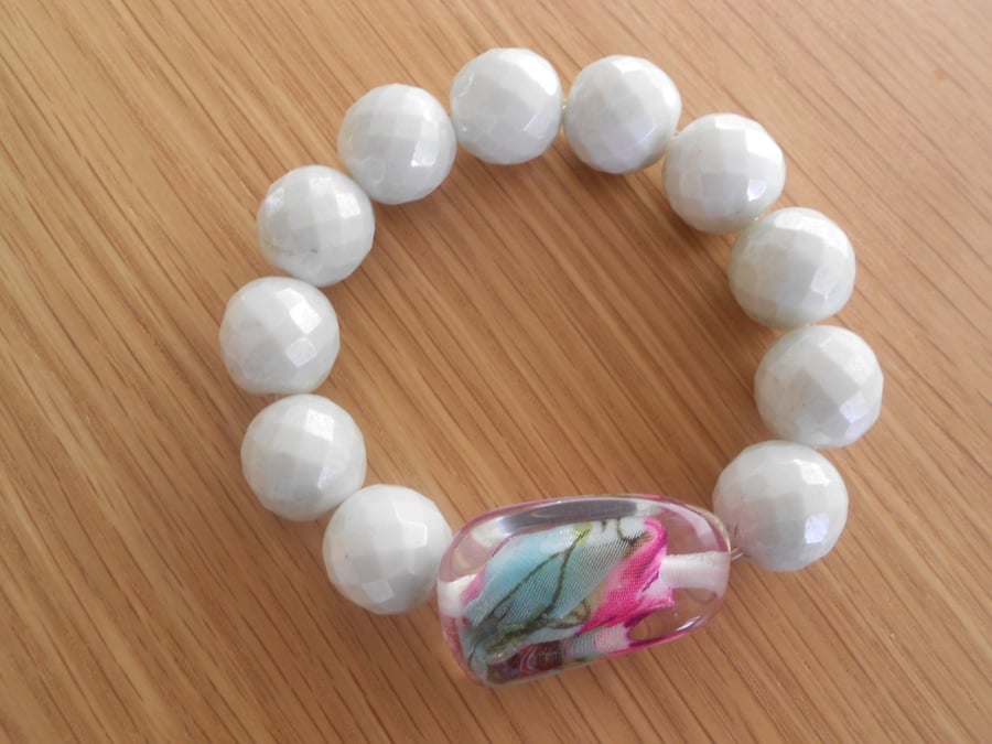 Chunky Faceted Glass and Resin Flower Bracelet