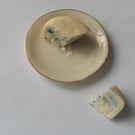 1.12TH SCALE CHEESE DISH WITH STILTON