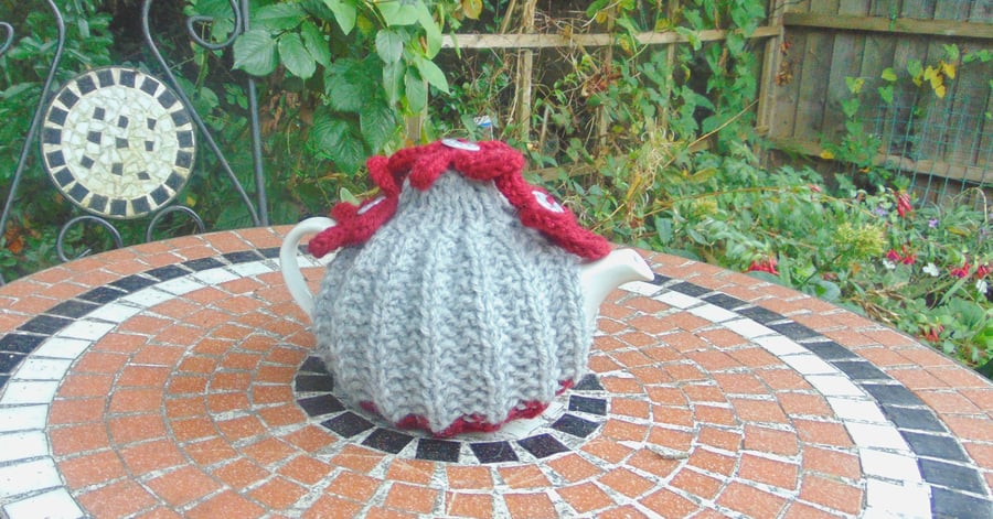 Small flower tea cosy