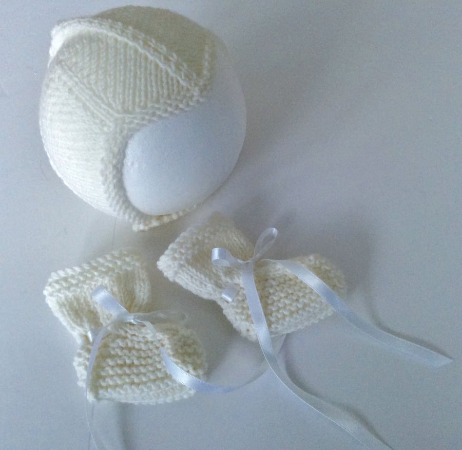 Babies Hand knitted hat and bootees set