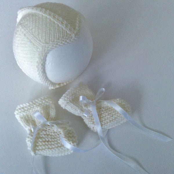 Babies Hand knitted hat and bootees set