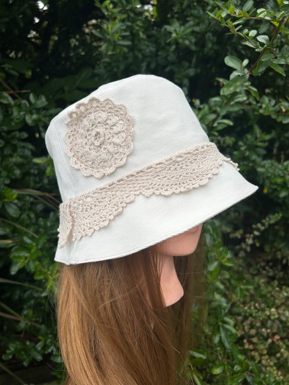 Reversible bucket hat - Cream cotton - upcycled 