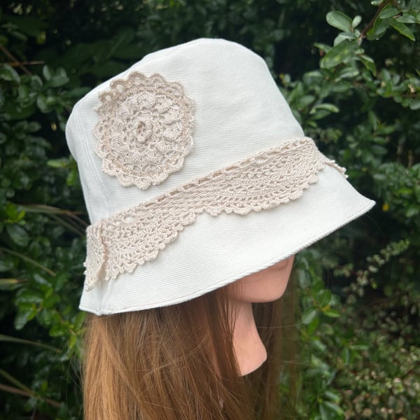 Reversible bucket hat - Cream cotton - upcycled 