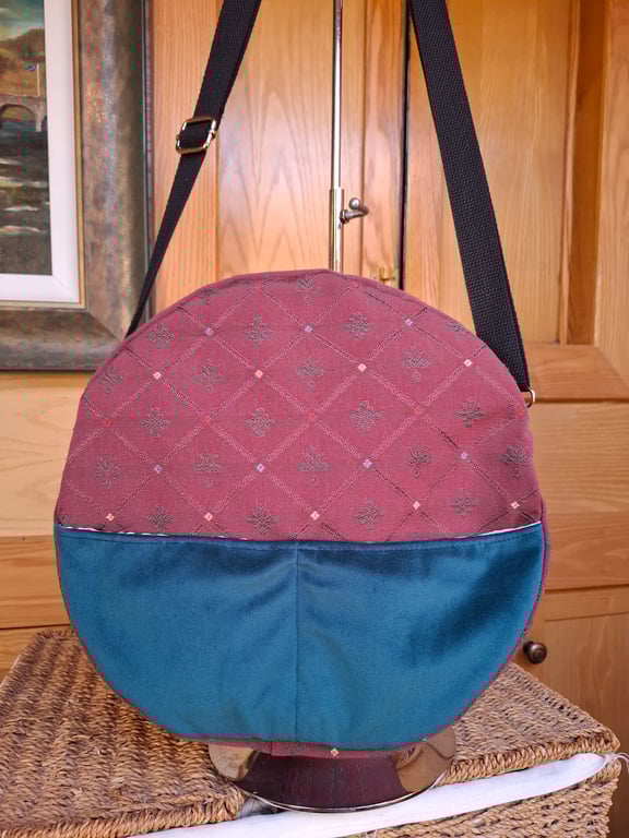 Maroon and teal canteen bag