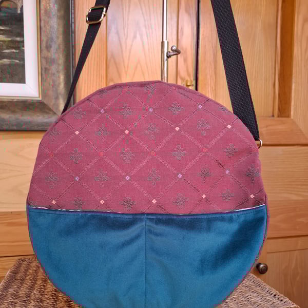 Maroon and teal canteen bag
