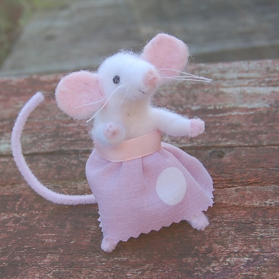 White mouse  - needlefelt.  